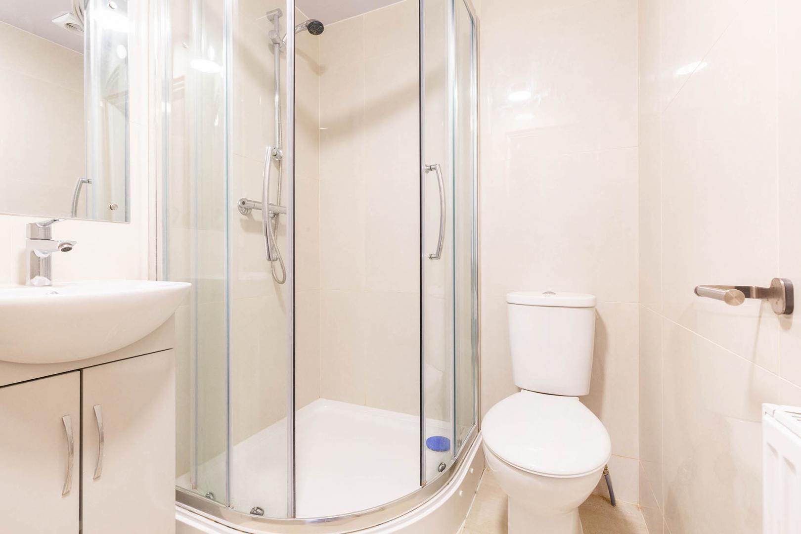 Newly Renovated Property Park Chase, Wembley